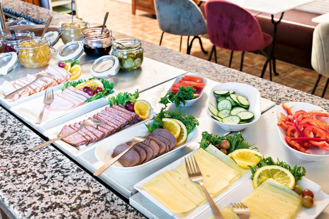 Sure Hotel By Best Western Vilsta Sporthotell Eskilstuna Esterno foto