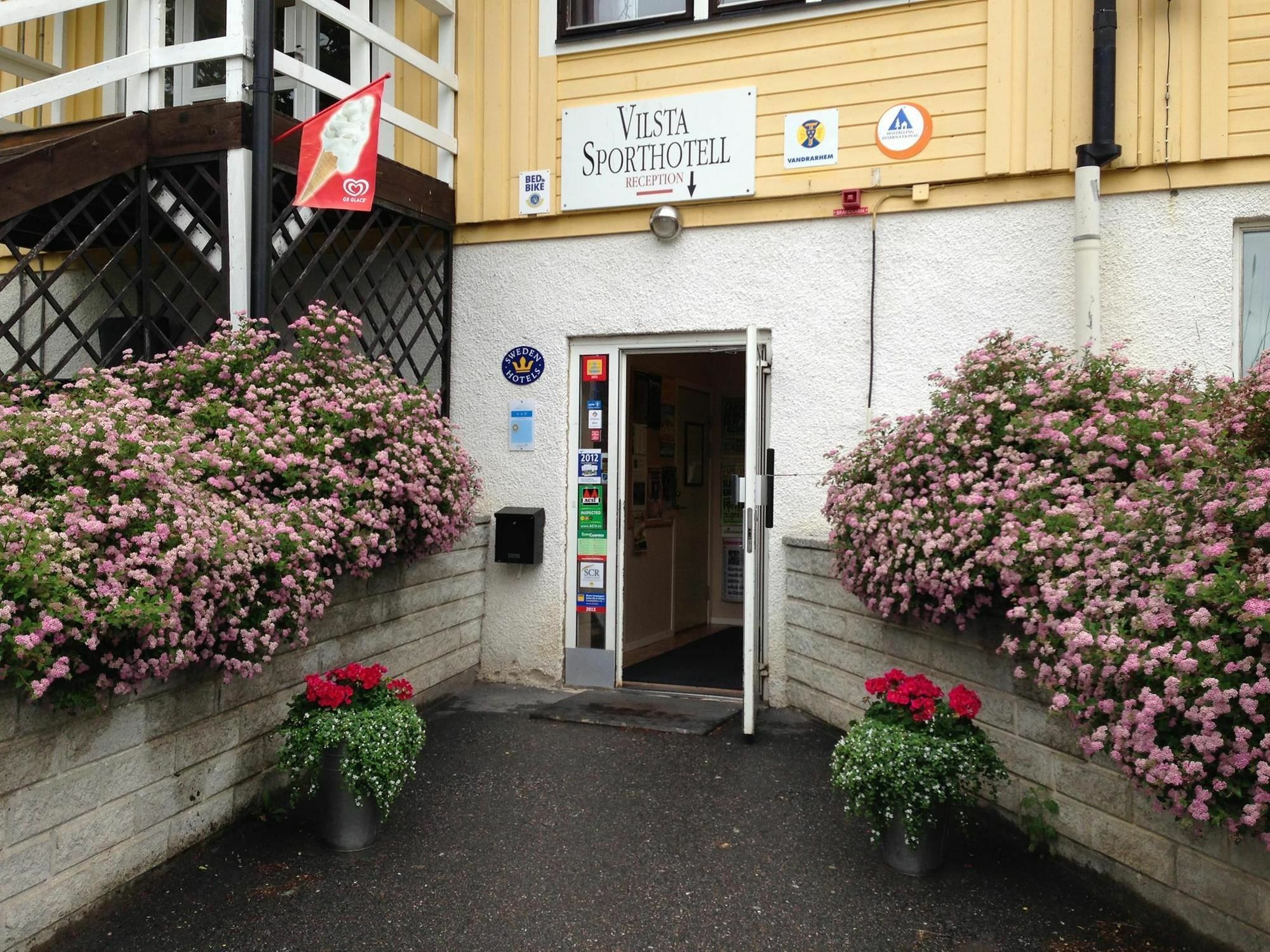 Sure Hotel By Best Western Vilsta Sporthotell Eskilstuna Esterno foto